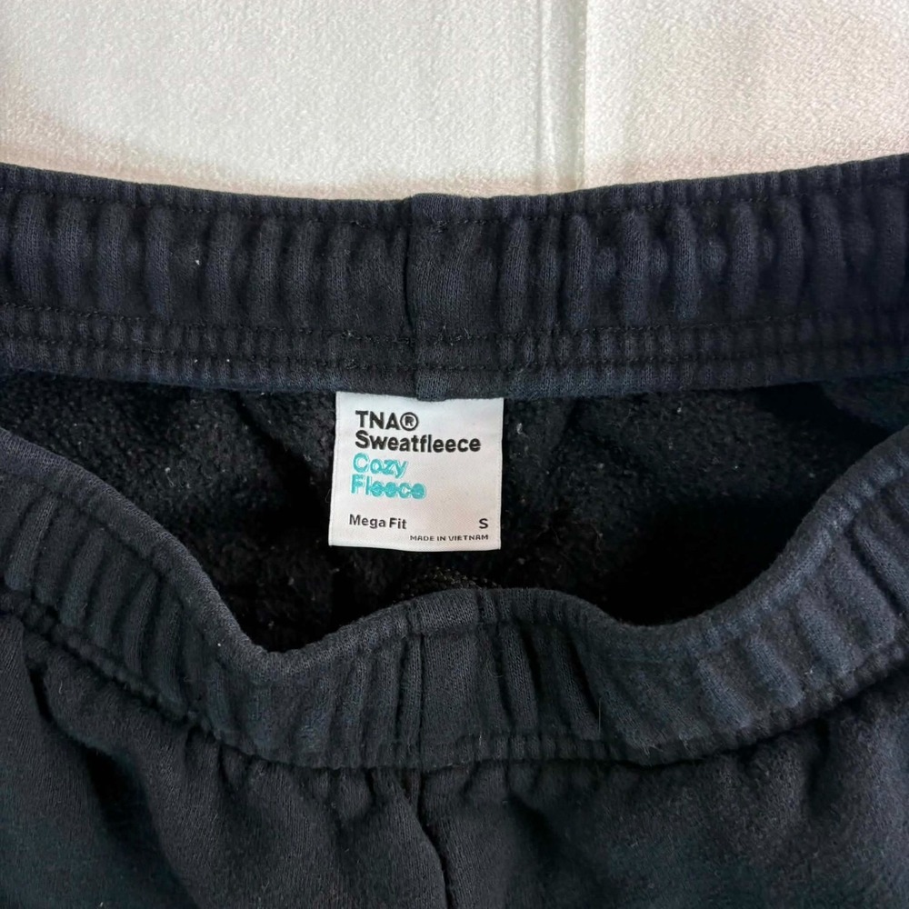 Aritzia TNA Sweatfleece Cozy Fleece Mega Cargo Sweatpants Small Black Joggers - Picture 3 of 7